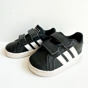 Adidas Kids Black/White Sneakers - Size 5K